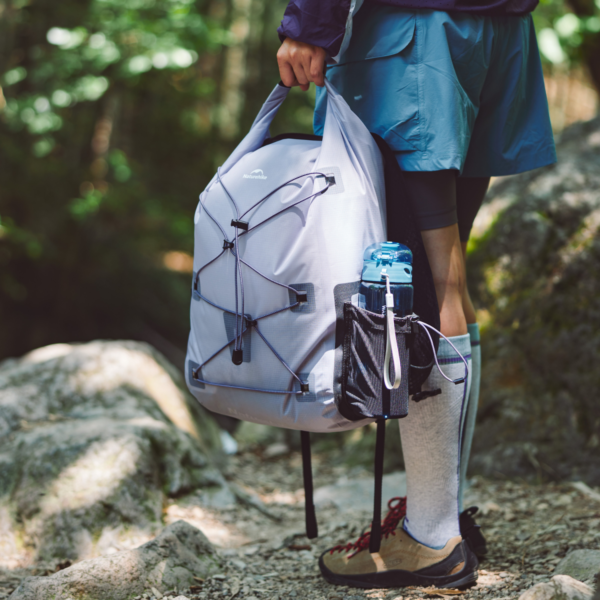 Naturehike-Serie-FarMountain18L-10.png Naturehike Serie-FarMountain18L Mochila impermeable IPX6 ultraligera para acampar, Mochila deportiva portátil para montañismo y senderismo, adecuada para exteriores