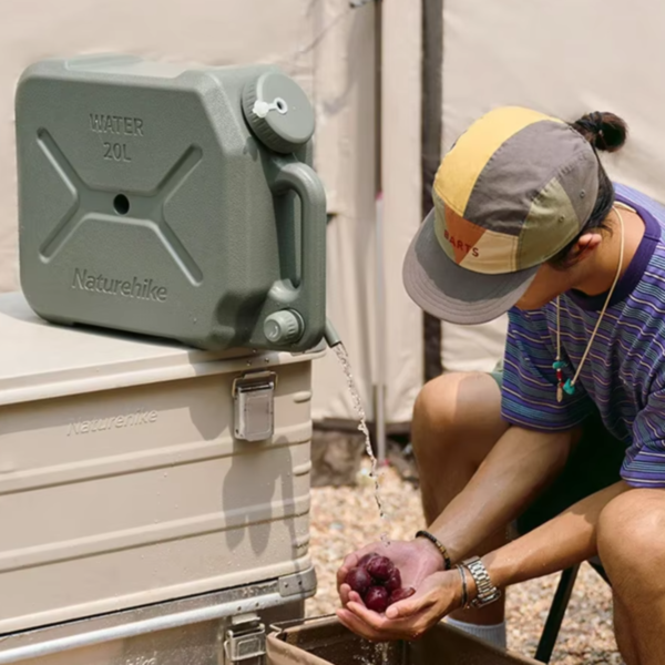 Naturehike-Serie-Lingmu-cubo-de-agua-12.png Naturehike Serie-Lingmu cubo de agua para exteriores de 12-20L, contenedor de agua portátil de gran capacidad para acampar, tanque de almacenamiento de agua de PE de calidad alimentaria para Picnic